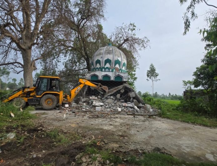 उत्तराखंड: धामी सरकार द्वारा अवैध मजारों पर तेजी से कार्रवाई जारी