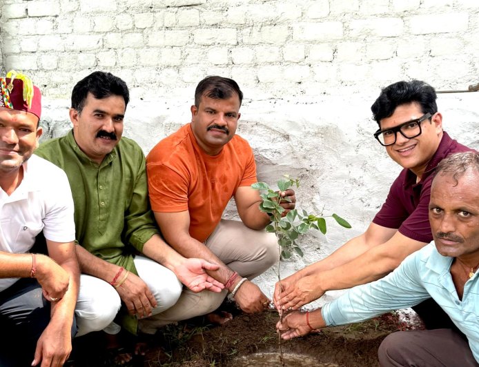 हरेला पर्व पर CIMS एवं UIHMT कॉलेज में रोपण कार्यक्रम, हरियाली और पर्यावरण की रक्षा का संकल्प