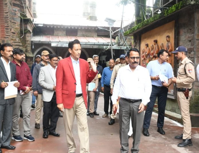 नैनीताल: आयुक्त दीपक रावत की पहल, लंबित फाइलों का जल्द निस्तारण सुनिश्चित करें