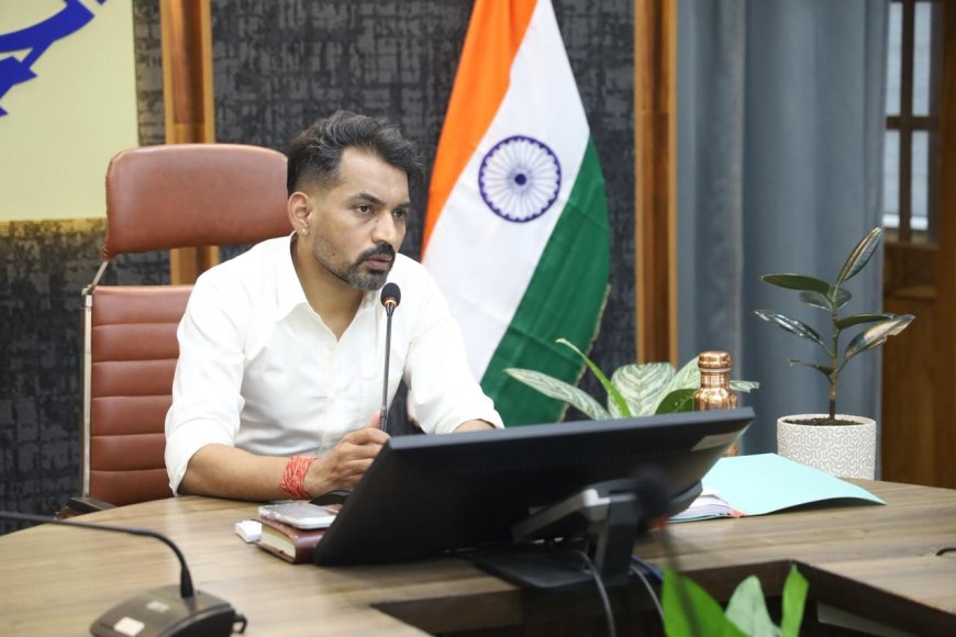 मानसून में सतर्कता आवश्यक: डीएम डॉ. आशीष चौहान ने अफसरों को दिए सख्त निर्देश