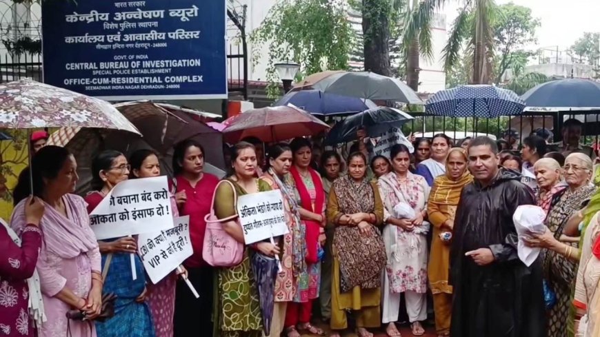 अंकिता भंडारी हत्याकांड: भारी बारिश में सीबीआई कार्यालय के समक्ष आंदोलनकारियों की आवाज़ें गूंजीं