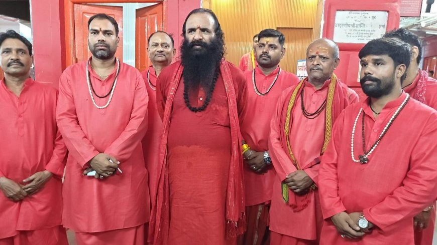 मनसा देवी मंदिर के पुजारियों ने पहने बिना जेब वाले कपड़े, ट्रस्ट अध्यक्ष ने की सराहनीय पहल