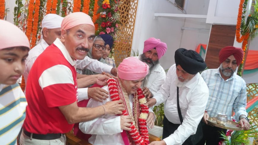 गुरु पूर्णिमा पर गुरु महिमा का अद्भुत समारोह, हजारों श्रद्धालुओं ने टेका मत्था