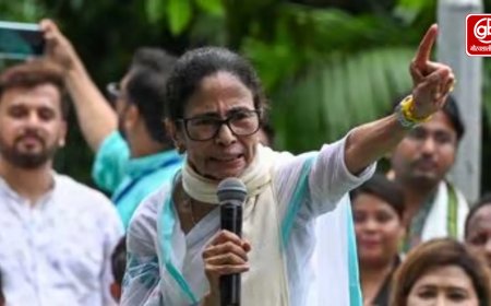 ममता बनर्जी ने नेताजी सुभाष चंद्र बोस को बताया महान नेता, BJP की आलोचना की