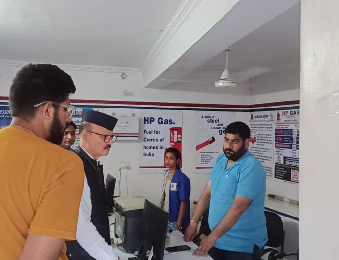 गैस उपभोक्ताओं के लिए महत्वपूर्ण सूचना! 15 अगस्त तक कराएं e-KYC, अन्यथा होगी गैस सप्लाई में समस्या