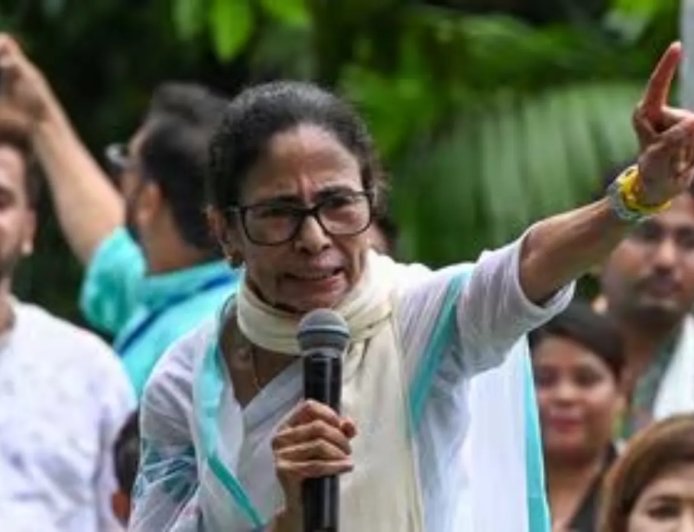 ममता बनर्जी ने नेताजी सुभाष चंद्र बोस को बताया महान नेता, BJP की आलोचना की