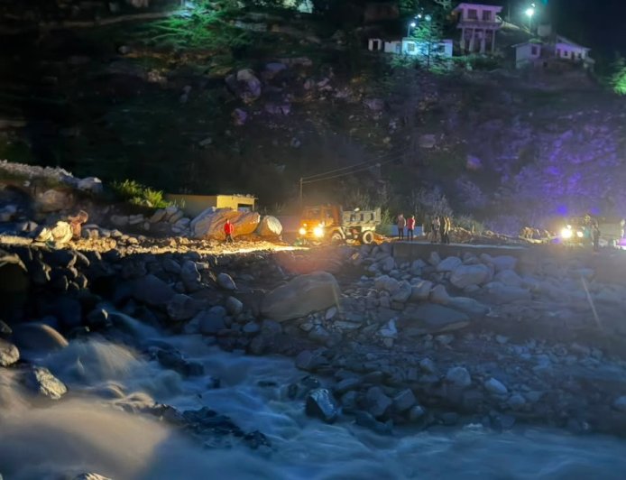 उत्तराखंड: मुख्यमंत्री धामी के निर्देशों का प्रभाव, बहाल हुआ मार्ग और सुचारू हुई यातायात