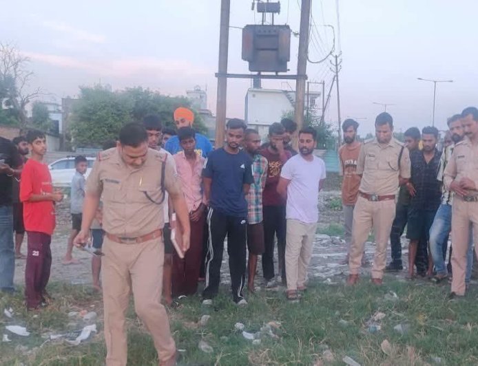 उत्तराखंड: ग्राउंड में युवक का शव मिलने से हड़कंप, नहीं हो पाई शिनाख्त, पीएम रिपोर्ट से खुलेगा मौत का राज