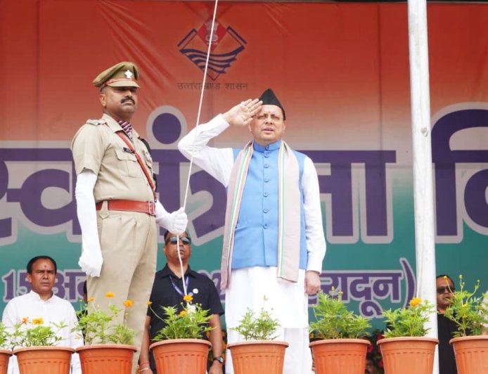 स्वतंत्रता दिवस पर सीएम धामी ने शहीदों को श्रद्धांजलि दी, 7 नई घोषणाएं जनहित में की