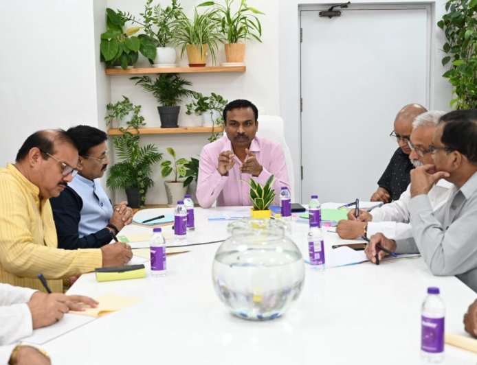 देहरादून: अपर मुख्य निर्वाचन अधिकारी की अध्यक्षता में राजनीतिक दलों के साथ महत्वपूर्ण बैठक, मतदाता सूची पुनरीक्षण पर जोर