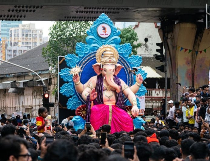 गणपति बप्पा के आगमन पर भयानक हादसा! भारी प्रतिमा के गिरने से 2 की मौत, 2 बच्चियां घायल