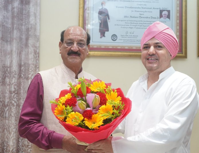 स्वास्थ्य मंत्री सुबोध उनियाल ने श्री दरबार साहिब में आशीर्वाद लिया, SGRR संस्थानों की प्रशंसा की