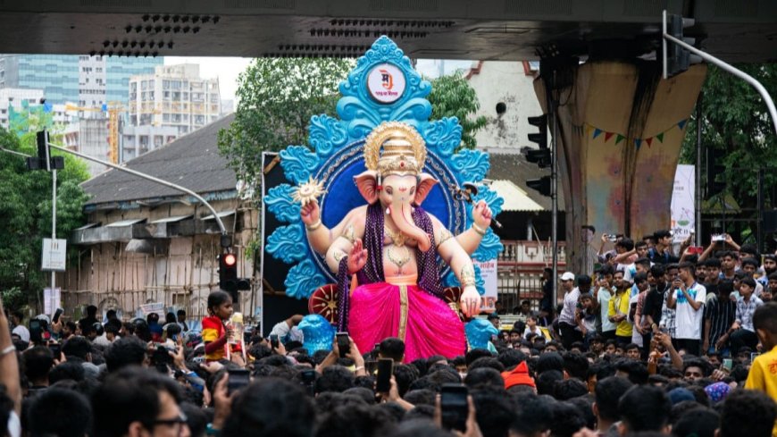गणपति बप्पा के आगमन पर भयानक हादसा! भारी प्रतिमा के गिरने से 2 की मौत, 2 बच्चियां घायल
