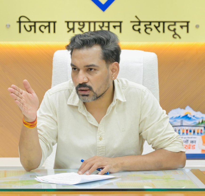 नदी में कूड़ा फेंका तो खैर नहीं! DM ने दिए FIR के सख्त आदेश