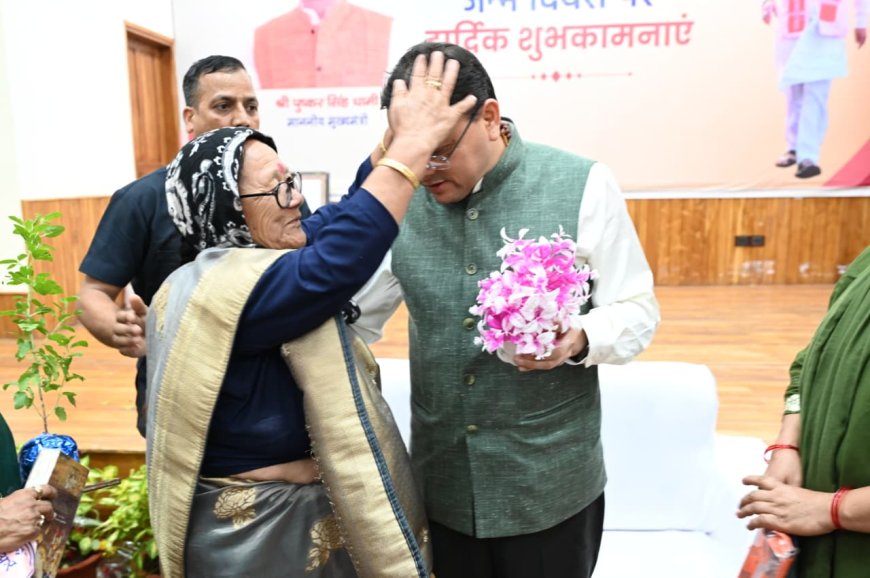 सीएम के जन्मदिवस पर उमड़ा बधाइयों का जनसैलाब