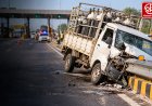 लखनऊ-प्रयागराज मार्ग पर बड़ा हादसा टला, डिवाइडर से टकराया ऑक्सीजन सिलेंडर लदा पिकअप