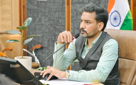 मातृ मृत्यु के 12 मामलों ने बढ़ाई चिंता, देहरादून DM ने कसा शिकंजा; लापरवाही पर ANM निलंबित