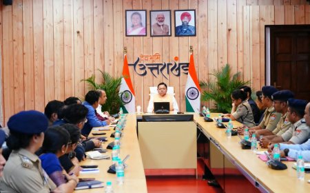 सीएम धामी ने अधिकारियों को दिया टारगेट, सड़कें गड्ढामुक्त करने और पाइपलाइन का काम एक नवंबर तक पूरा करने का निर्देश
