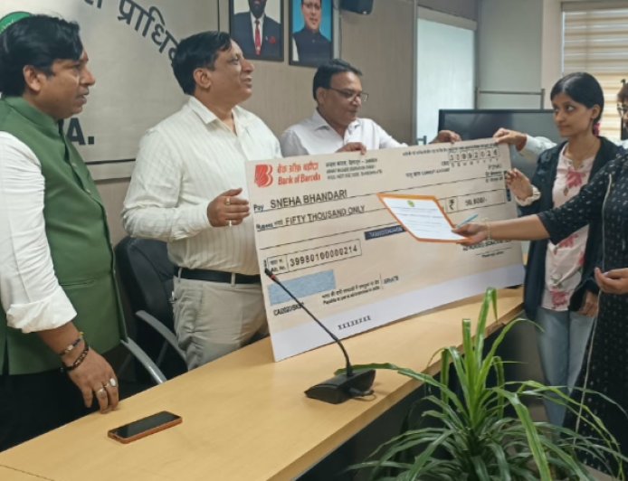 मैस्कॉट डिज़ाइन एवं स्लोगन प्रतियोगिता के विजेता सम्मानित