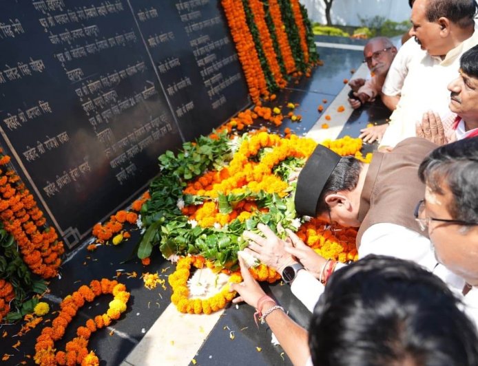 सीएम धामी ने मुजफ्फरनगर कांड की बरसी पर शहीदों को श्रद्धांजलि अर्पित की