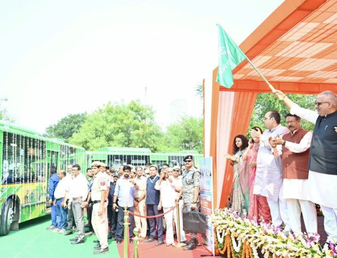 दिल्ली में 150 नई इलेक्ट्रिक बसें और 13 नए प्रदूषण निगरानी केंद्र की शुरुआत
