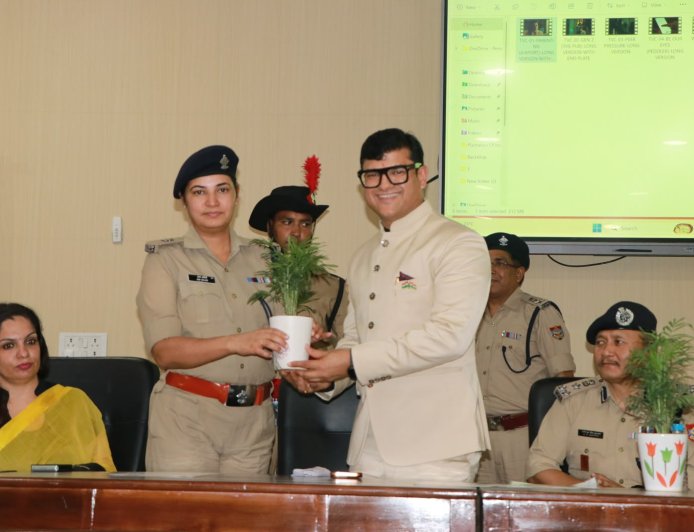 Dehradun News: ‘नशे के विरुद्ध लड़ाई, मेरी शुरुआत खुद से’ का संकल्प, 1,000 से अधिक विद्यार्थियों को किया जागरूक