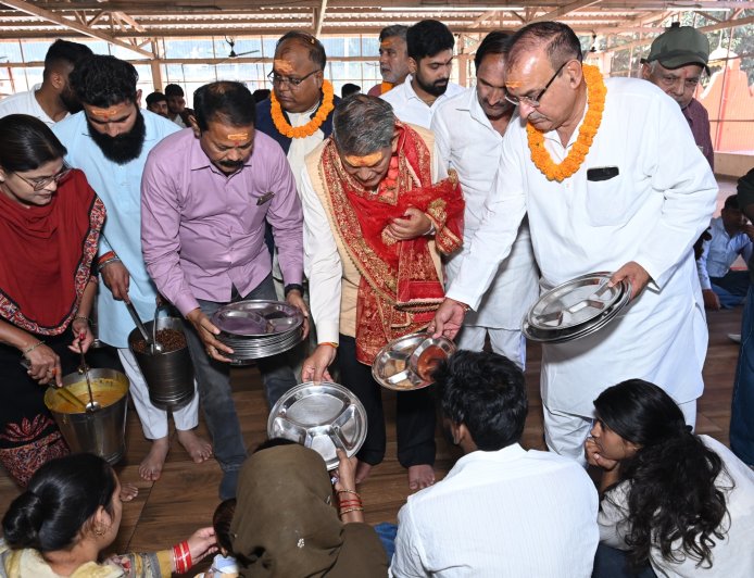 मां डाट काली मंदिर में हरीश रावत ने कराया भंडारा, प्रदेश की सुख-समृद्धि की कामना की