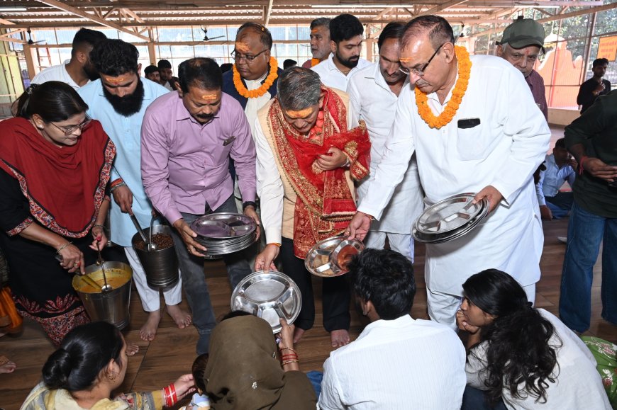 मां डाट काली मंदिर में हरीश रावत ने कराया भंडारा, प्रदेश की सुख-समृद्धि की कामना की